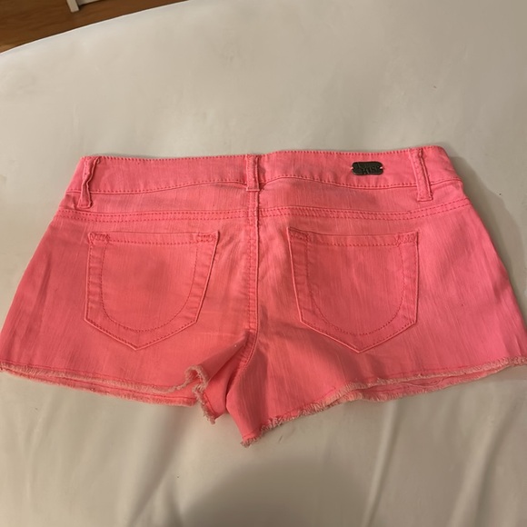 Short shorts in hot pink. 1st ๐ size 5 - Picture 2 of 3